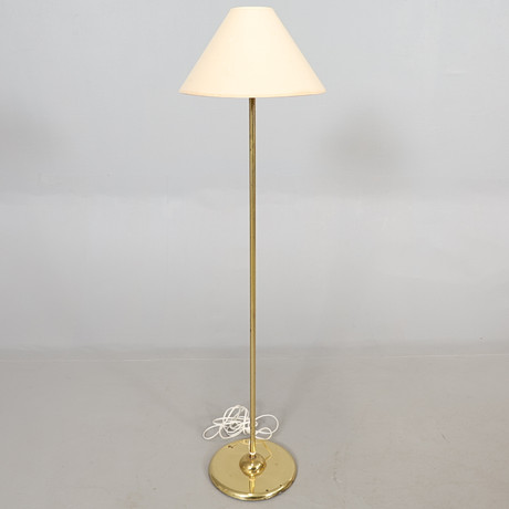 GOLVLAMPA IKEA 19/2000-tal. på auktion hos Höörs Auktionshall