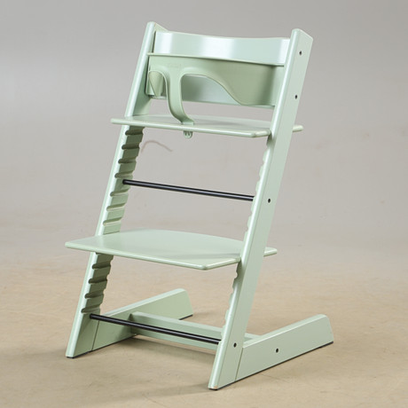 PETER OPSVIK. Barnstol, "Tripp trapp", färg soft mint, Stokke. på auktion hos Helsingborgs Auktionskammare