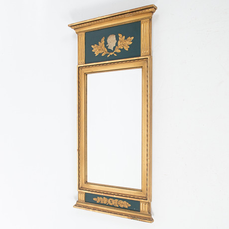 SPEGEL. Sengustaviansk stil, förgylld, fasettslipat glas, 1900-tal. på auktion hos Laholms Auktionskammare