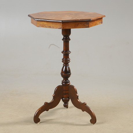 BORD, mahogny, 1900-talets första hälft. på auktion hos Helsingborgs Auktionskammare