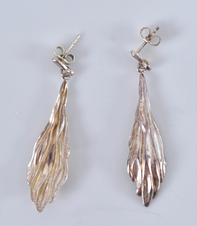ÖRHÄNGEN, ett par, sterlingsilver. på auktion hos Halmstads Auktionskammare