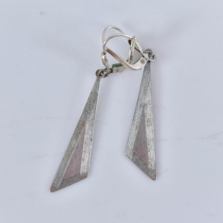ÖRHÄNGEN ett par, sterlingsilver. på auktion hos Halmstads Auktionskammare