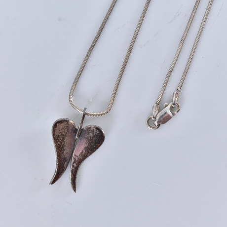 HÄNGE, med kedja Efva Attling Stockholm, sterlingsilver. på auktion hos Halmstads Auktionskammare