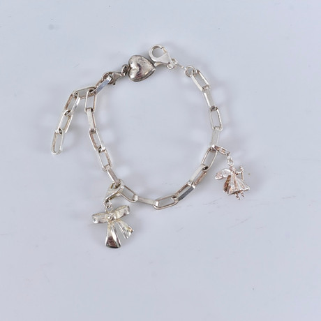 ARMLÄNK, med berlocker, sterlingsilver. på auktion hos Halmstads Auktionskammare