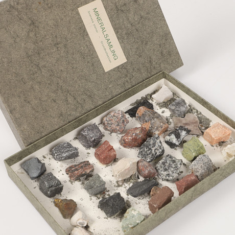 MINERALSAMLING, Svenska stenar-Grundkollektion, Ateljé Stenlya Stensliperi, Dalarö. på auktion hos Helsingborgs Auktionskammare