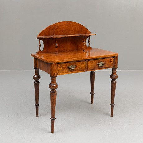SKRIVBORD, mahogny, 1900-talets första del. på auktion hos Garpenhus Auktioner