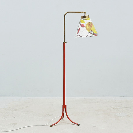 GOLVLAMPA, Josef Frank för Svenskt Tenn, Modell 1842. på auktion hos Metropol Auktioner