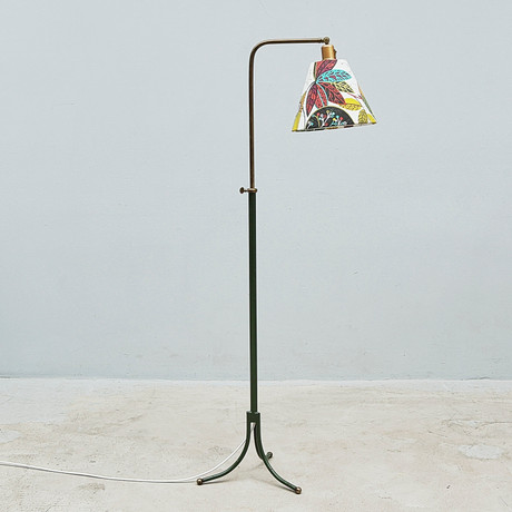 GOLVLAMPA, Josef Frank för Svenskt tenn, modell 1842. på auktion hos Metropol Auktioner