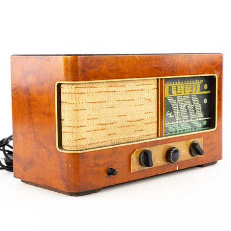 ÄLDRE RADIO. Luxor 92W, ca 1940-tal, Sverige. på auktion hos Karljohan Auktioner
