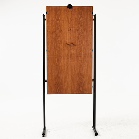 HERRGARDEROB/KLÄDSKÅP, Akuma, Hadsten Träindustri, Danmark, 1900-talets andra hälft. på auktion hos Stockholms Auktionsverk Magasin 5