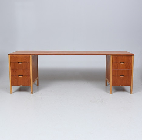 SKRIVBORD, 3 delar, 1960-tal. på auktion hos Gomér & Andersson Linköping