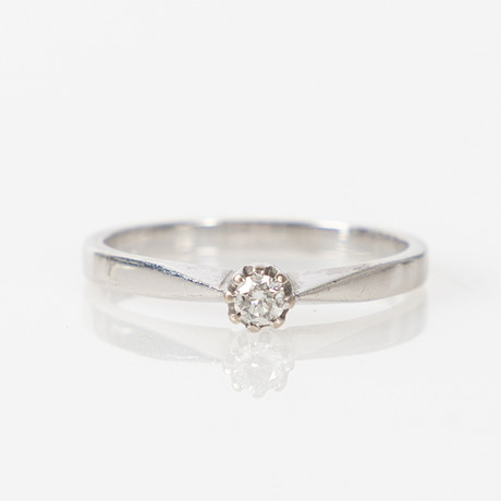 RING, 18K vitguld, briljantslipad diamant 0.13 ct. på auktion hos Stockholms Auktionsverk Helsingborg