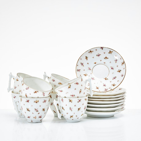 ROSENTHAL (etabl. 1879), 6 kaffekoppar med 7 fat, porslin, Tyskland, omkring år 1900. på auktion hos Stockholms Auktionsverk Magasin 5