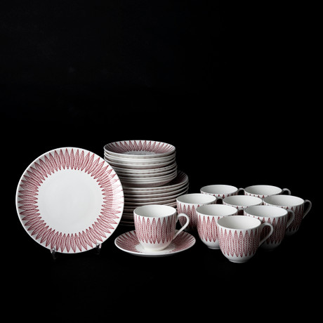 STIG LINDBERG. Kaffeservis. 21 delar, "Salix Röd" , benporslin, Gustavberg. på auktion hos Auktionshuset Kolonn