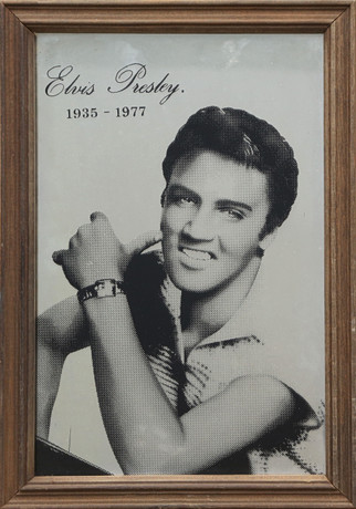 SPEGELTAVLA, Elvis Presley. på auktion hos Kalmar Auktionsverk