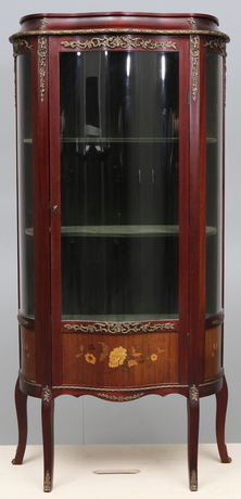 VITRINSKÅP, Louis XVI stil, 1900 tal.