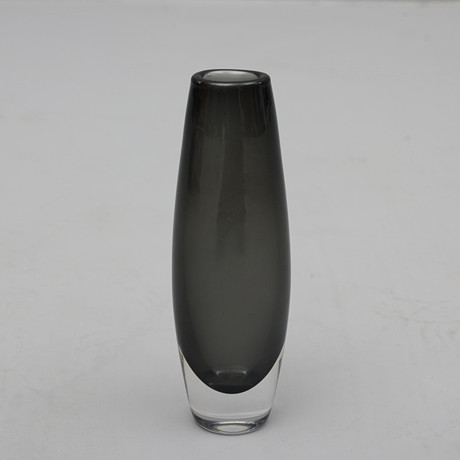 SVEN PALMQVIST. VAS, glas, signerad, Orrefors. på auktion hos Södermanlands Auktionsverk