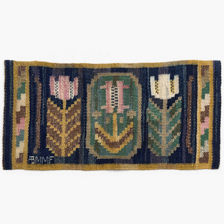 MÄRTA MÅÅS-FJETTERSTRÖM (1873-1941). Vävnad, "Medaljongerna", signerad AB MMF. på auktion hos Crafoord Auktioner Stockholm
