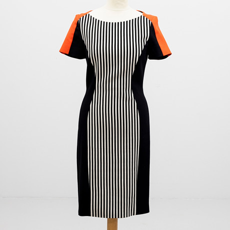 KAREN MILLEN. Klänning, England, storlek UK 10, Eu 38. på auktion hos Auktionshuset Kolonn