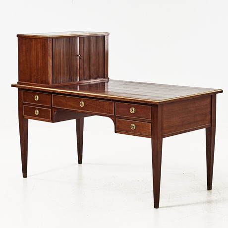 SKRIVBORD, 1900-talets första hälft, sengustaviansk stil, med uppsats, mässings detaljer, fanérat i mahogny. på auktion hos Stockholms Auktionsverk Magasin 5