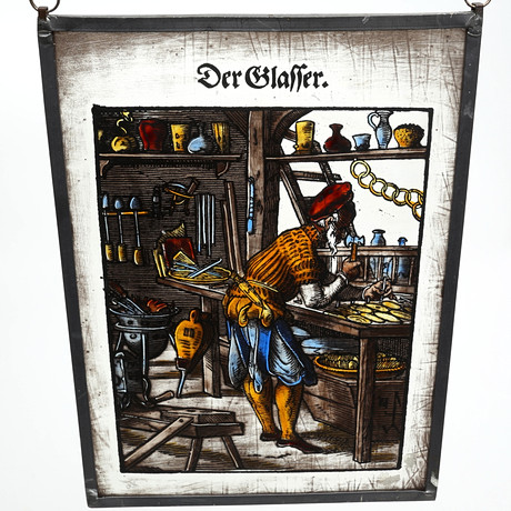 GLASDEKORATION "Der Glasser" blyinfattat, 1900-tal. på auktion hos Kalmar Auktionsverk