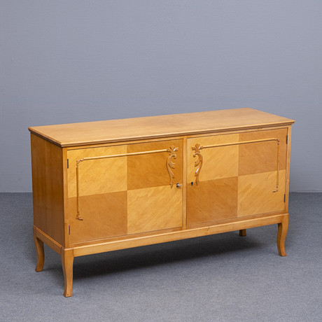 SIDEBOARD, BJÖRK, 1940/1950-TAL. på auktion hos Auktionskammaren Sydost Kalmar