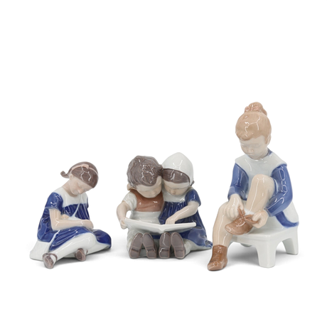 FIGURINER, 3 st, porslin, nr 2373, 152 och 1567, Bing & Gröndal, Danmark. på auktion hos Höganäs Auktionsverk