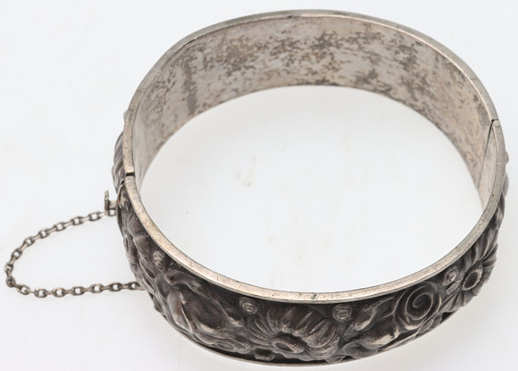 ARMRING, silver. på auktion hos Ekenbergs Auktioner