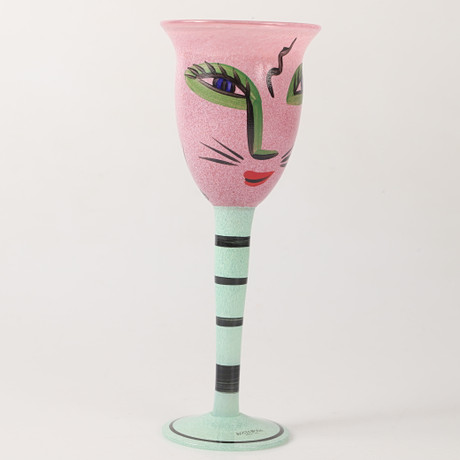 ULRICA HYDMAN-VALLIEN. Pokalglas, konstglas, Kosta Boda, etikettmärkt. på auktion hos Helsingborgs Auktionskammare