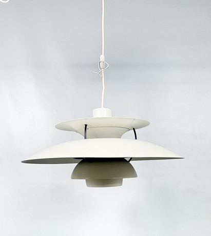 PAUL HENINGSEN. TAKLAMPA, "PH 5", Louis Poulsen. på auktion hos Auktionshuset STO Bohuslän