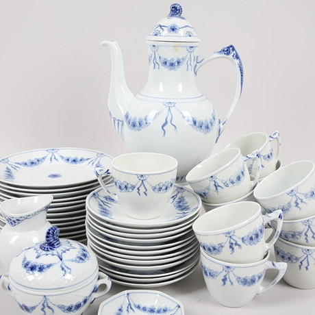 KAFFESERVIS, 41 st, "Empire", porslin, Bing & Gröndahl, Köpenhamn, Danmark. på auktion hos Ekenbergs Auktioner