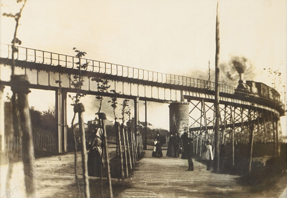 FOTOGRAFI, tågviadukten Helsingborg. på auktion hos Helsingborgs Auktionskammare