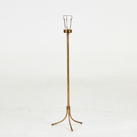 JOSEF FRANK. Golvlampa, modell 2326, Firma Svenskt Tenn, mässing, märkt. på auktion hos Stockholms Auktionsverk Sickla