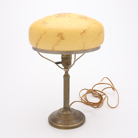 BORDSLAMPA, SK STRINDBERGSLAMPA, 1900-TALETS FÖRSTA HÄLFT. på auktion hos Crafoord Auktioner Lund