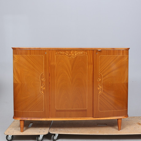 SIDEBOARD, Swedish modern, 1940/50-tal. på auktion hos Gomér & Andersson Linköping