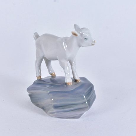 JEANNE GRUT. figurin, porslin, Royal Copenhagen. på auktion hos Halmstads Auktionskammare