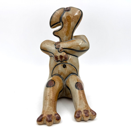 STEN LYKKE MADSEN (Danmark, född 1937). Skulptur, föreställande surrealistisk figur, glaserat stengods. Stämpl på auktion hos Skandia Auktion