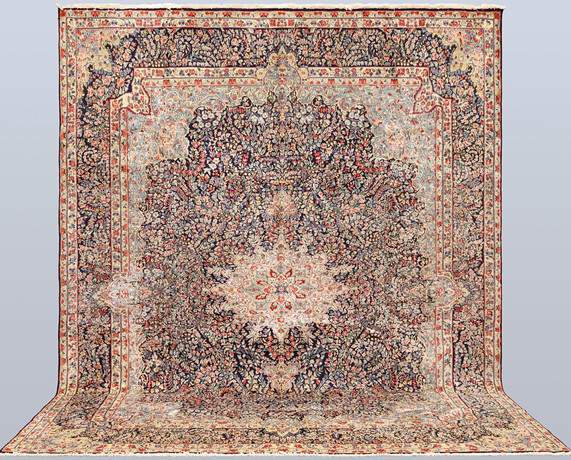 MATTA, Kirman Lavar Milifleur, cirka 396 x 310 cm. på auktion hos RA Auktionsverket Norrköping