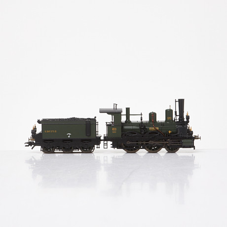 MÄRKLIN H0, ånglok, nr. 37977, med digitalt ljud, i träschatull, originalkartong medföljer. på auktion hos Stockholms Auktionsverk Sickla