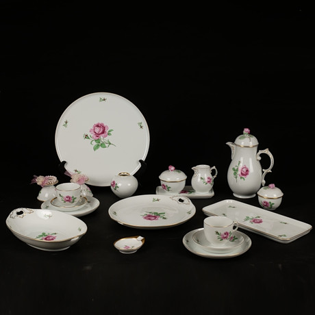 KAFFESERVIS, 58 delar, "Rose", porslin, Alt Fürstenberg. på auktion hos Auktionsfirma Kenneth Svensson i Kalmar