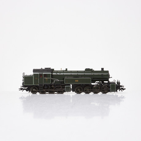 MÄRKLIN H0, ånglok, nr. 37964, i träschatull, originalkartong. på auktion hos Stockholms Auktionsverk Sickla