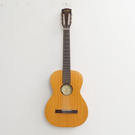GITARR, akustisk, Landola, Finland. på auktion hos RA Auktionsverket Norrköping
