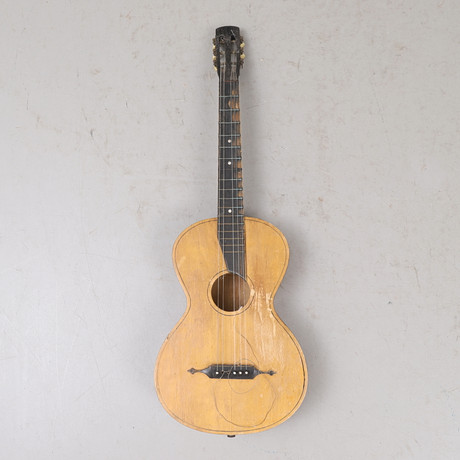 GITARR, akustisk, 1900-tal. på auktion hos RA Auktionsverket Norrköping