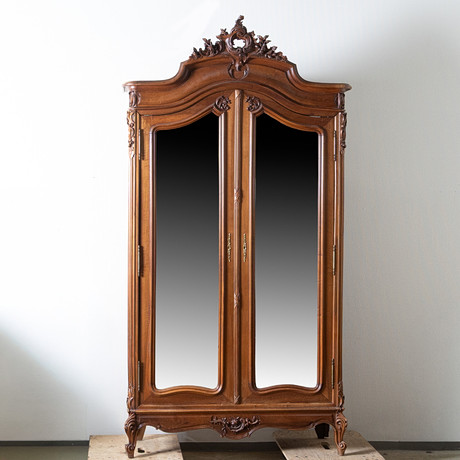 SKÅP, Louis XVI-stil, 1900-talets första hälft. på auktion hos Stockholms Auktionsverk Helsingborg