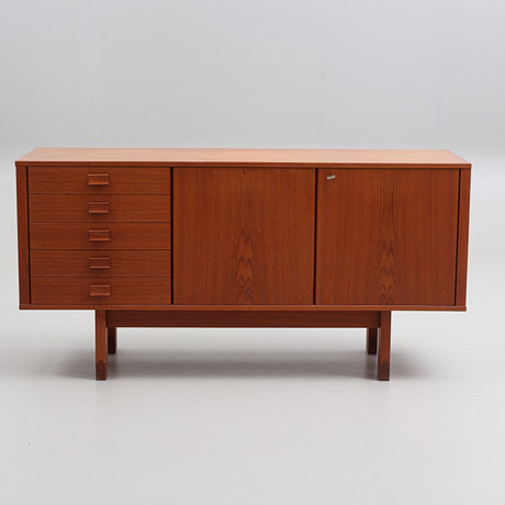 SIDEBOARD, teak, 1960-tal. på auktion hos Auktionshuset Thelin & Johansson