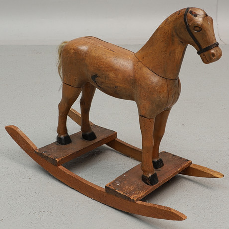GUNGHÄST, trä, 1800/1900-tal. på auktion hos Ekenbergs Auktioner