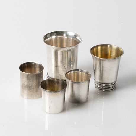 BÄGARE, olika modeller, 830 silver samt 925 sterlingsilver, total vikt ca 234 gram. på auktion hos Stockholms Auktionsverk Helsingborg