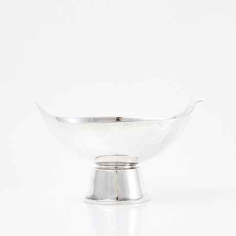 VERA FERNGREN, skål på fot, silver, sterling, C.G Hallberg, Stockholm, 1961. på auktion hos Stockholms Auktionsverk Sickla