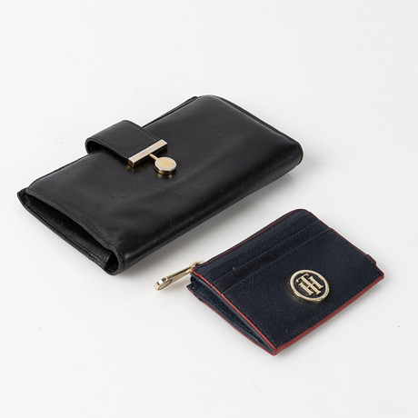 SVENSKT TENN, Plånbok läder samt TOMMY HILFIGER plånbok. på auktion hos Stockholms Auktionsverk Helsingborg