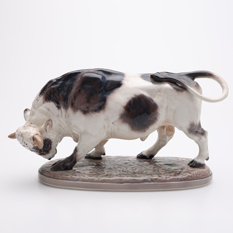 FIGUR, DAHL JENSEN, "TYR STOR", porslin, nr. 1264. på auktion hos Crafoord Auktioner Lund